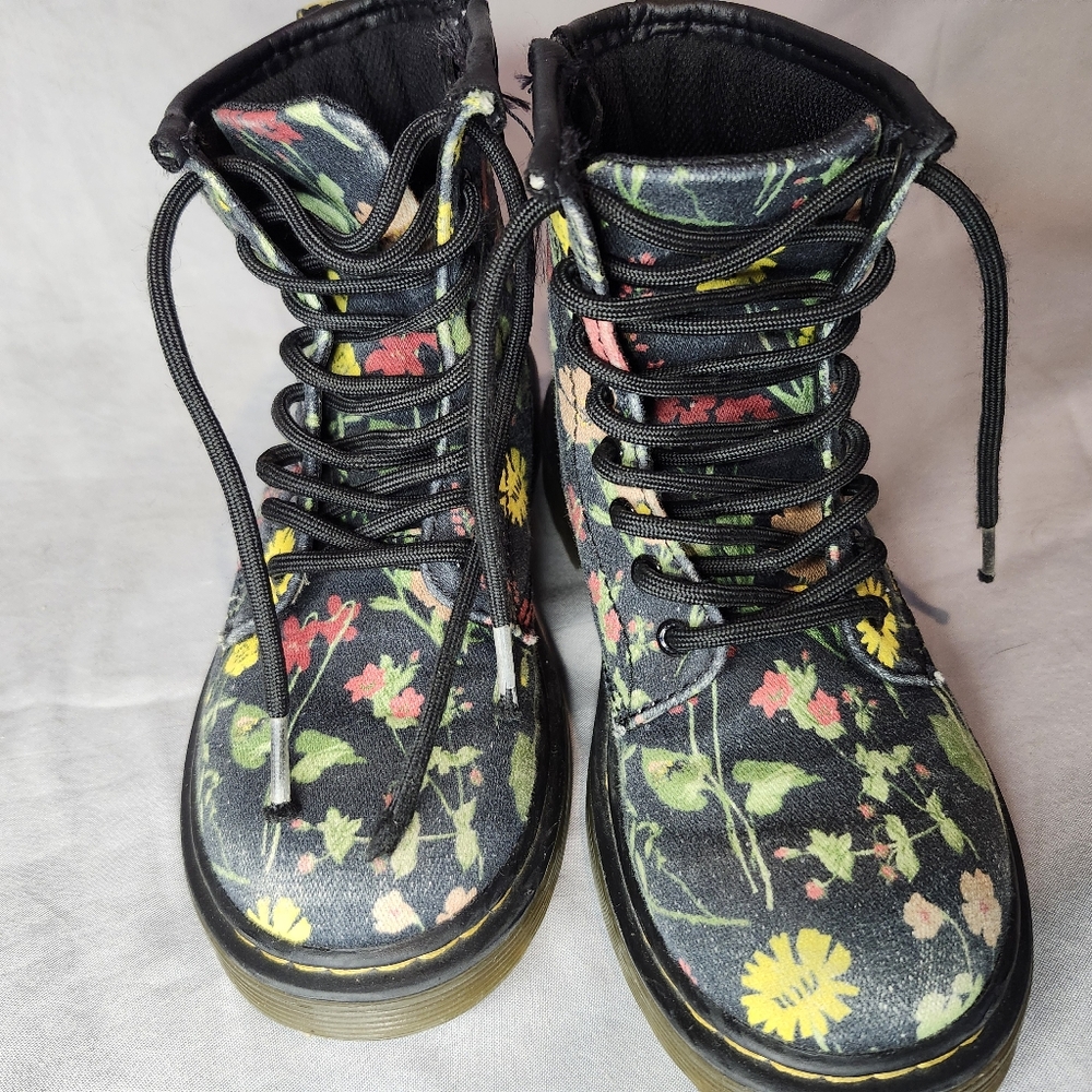 Girl Doc MartensFloral Lace-Up Boots